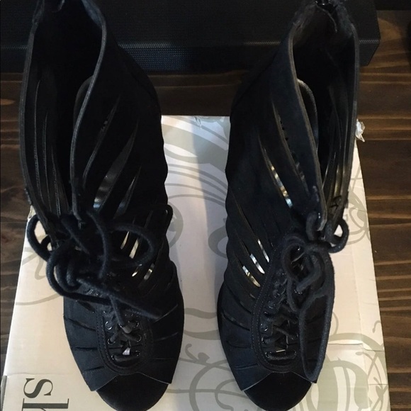 Heels - Picture 5 of 8